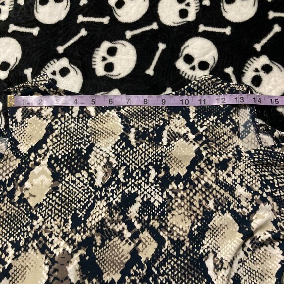 JONES NEW YORK Black snake print cold shoulder short sleeve top ~ MEDIUM LARGE - Picture 12 of 15